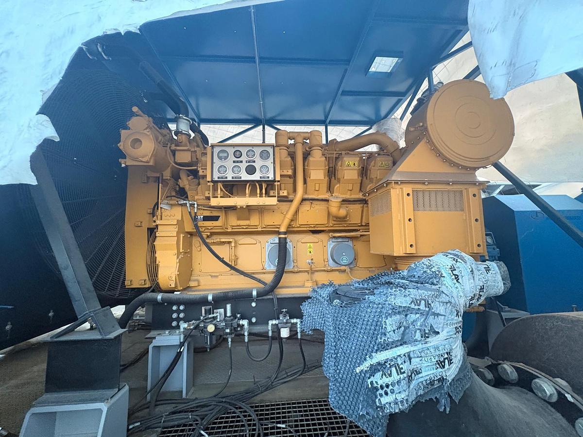 CAT 3512 mounted engine on semitrailer complete with Oilworks Torque Converter