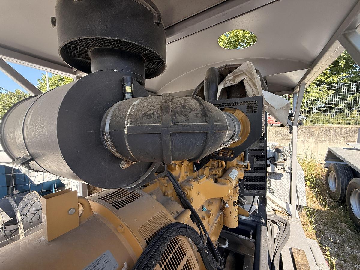 Caterpillar  C15 generator complete with motor, alternator and trailer.