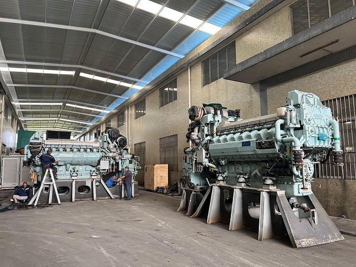 Niigata 16V20FX Marine generators Unused in Excellent condition with Hitachi gearbox