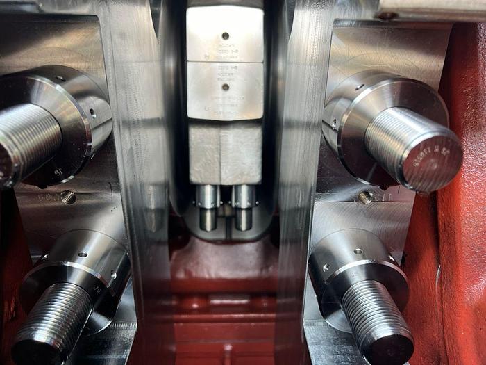 Himsen Hyundai 8H32/40P Marine Propulsion engine New.