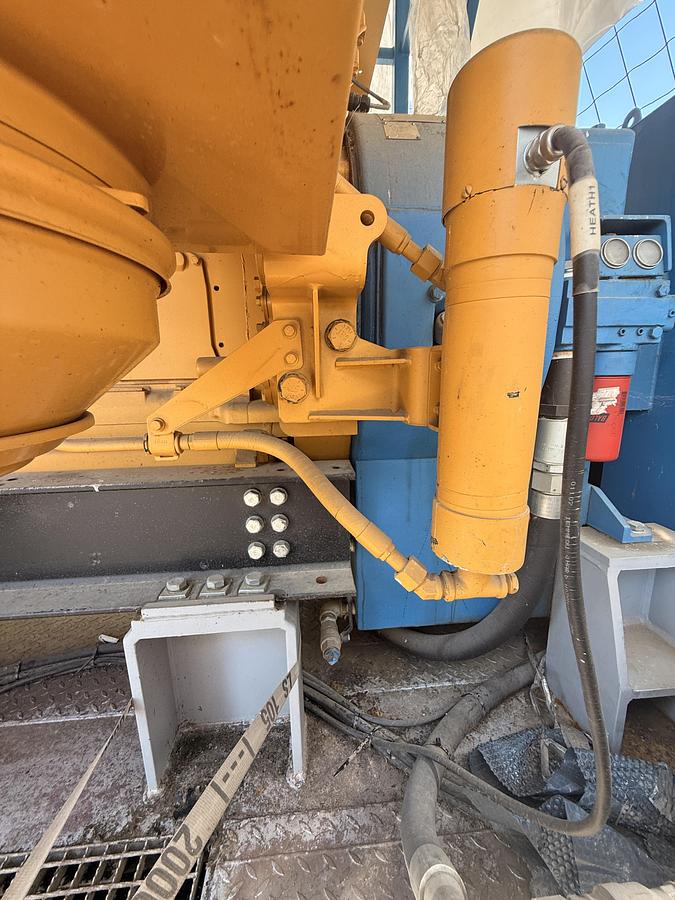 Caterpillar  C15 generator complete with motor, alternator and trailer.