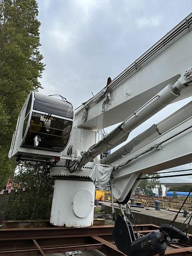 Knuckle-boom crane Sormec M650/EL 34 tons excellent condition.