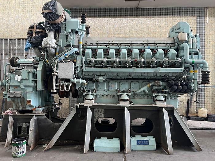 Niigata 16V20FX Marine generators Unused in Excellent condition with Hitachi gearbox