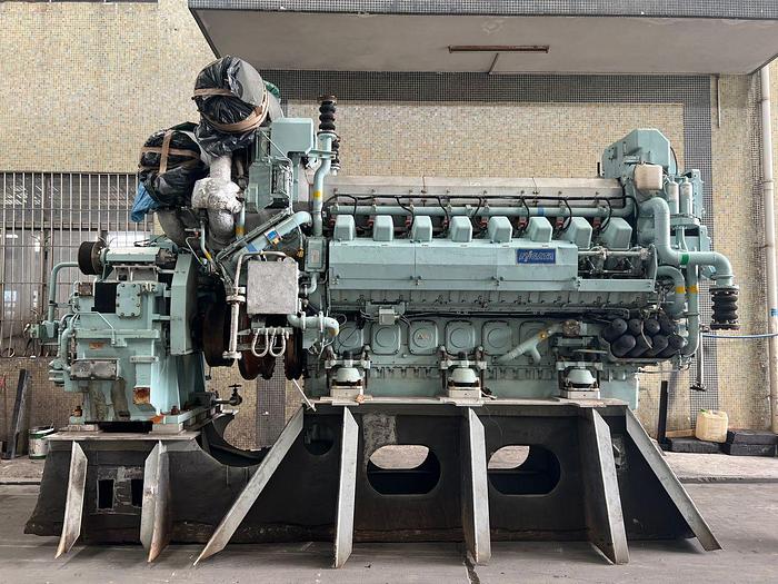 Niigata 16V20FX Marine generators Unused in Excellent condition with Hitachi gearbox