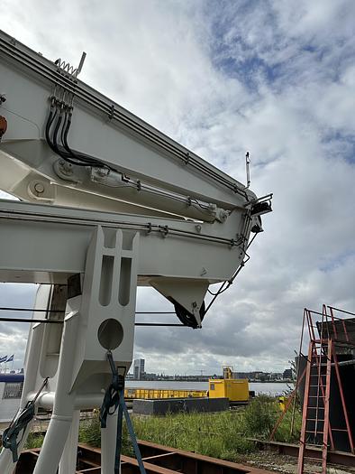 Knuckle-boom crane Sormec M650/EL 34 tons excellent condition.