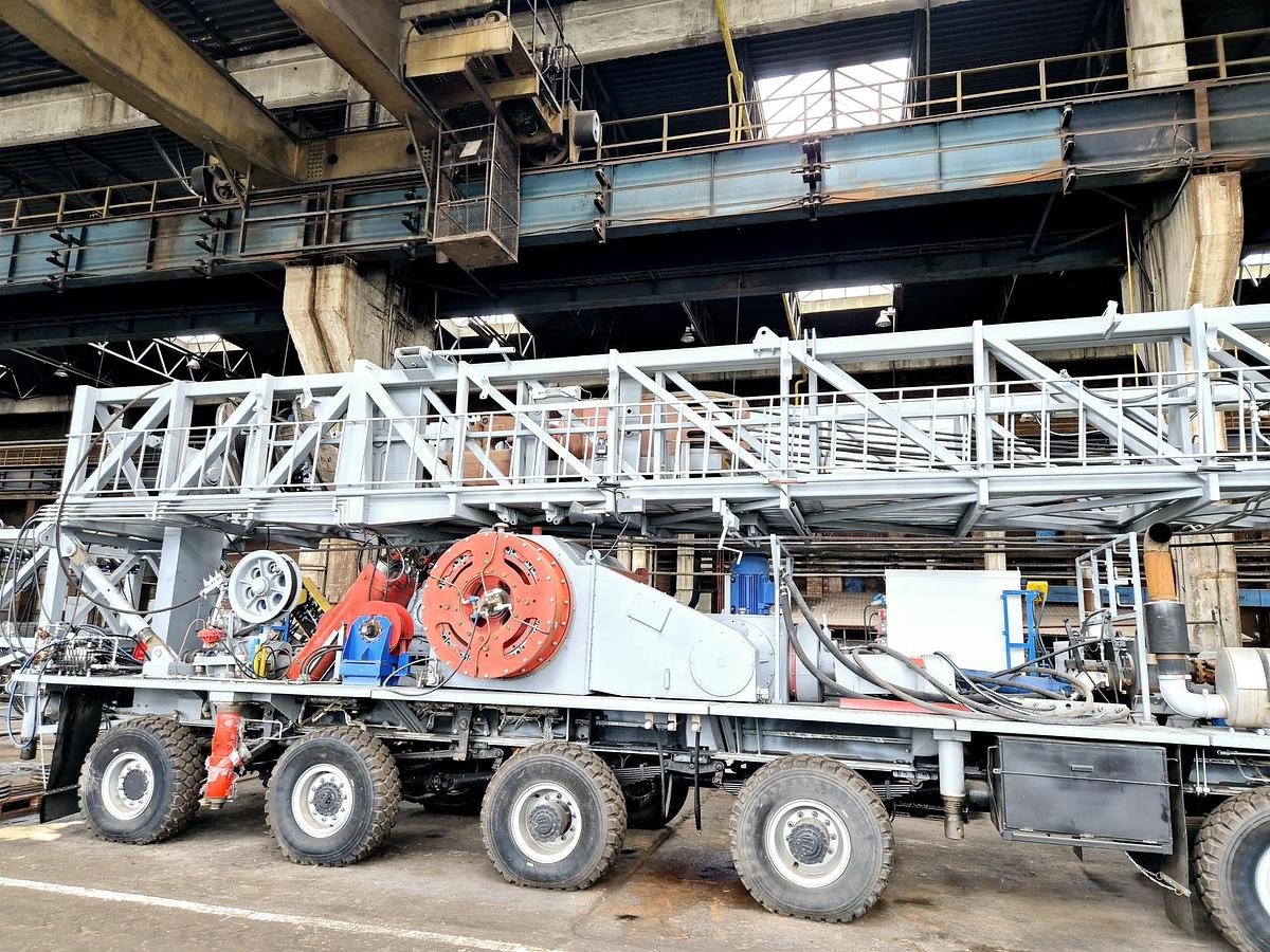 2026 built 1000 HP truck mounted 225t hook load rig.