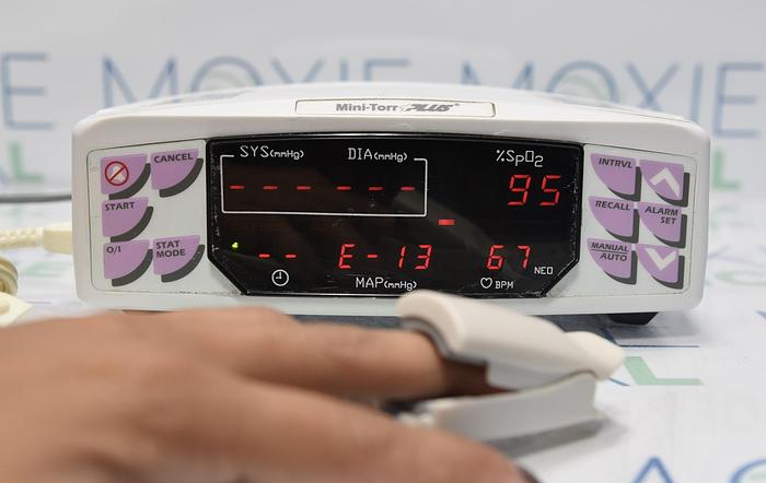 Used GE Medical Mini-Torr + Plus Patient Monitor Reference 6004001 - Minor Crack