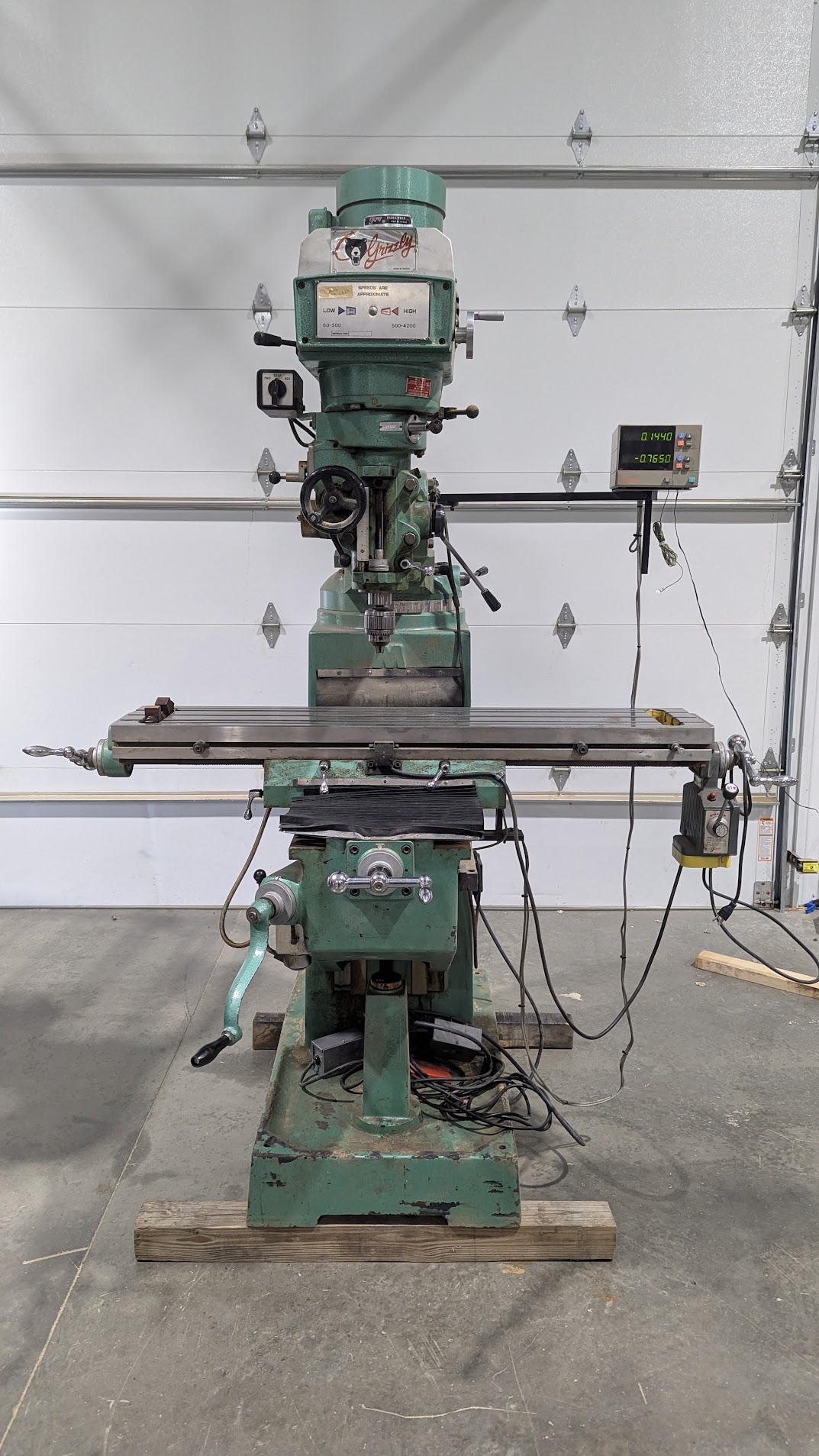 Used Grizzly G4029 VS Turret Head Milling Machine, 3 HP, 3-Phase