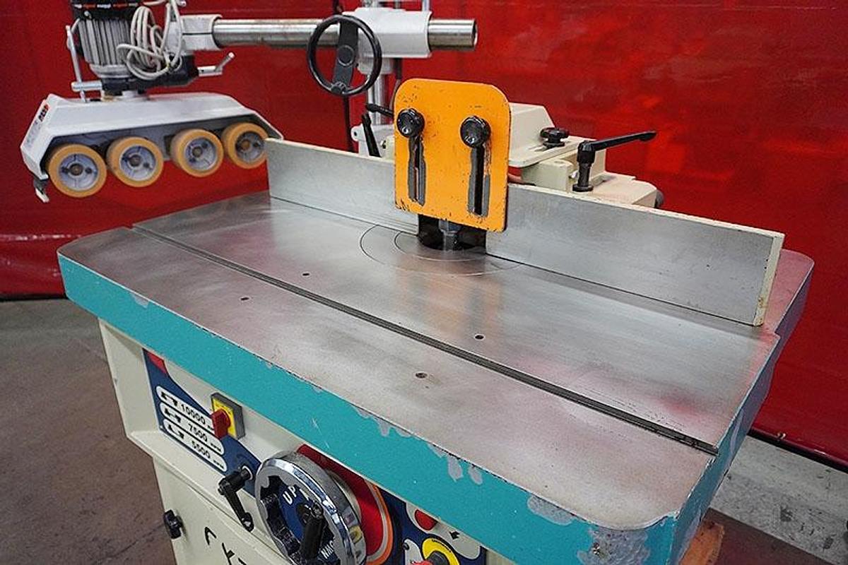 Used 2006 Extrema ET-160 Shaper with Maggi Steff 2044 (4-Roll) Power Feeder