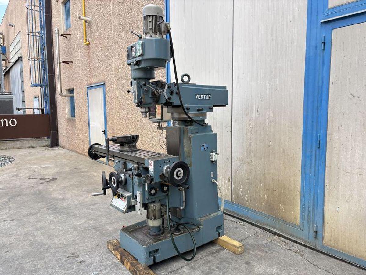 Usato FRESATRICE VISUALIZZATA CON MORSA A TESTA VELOCE VENTUR