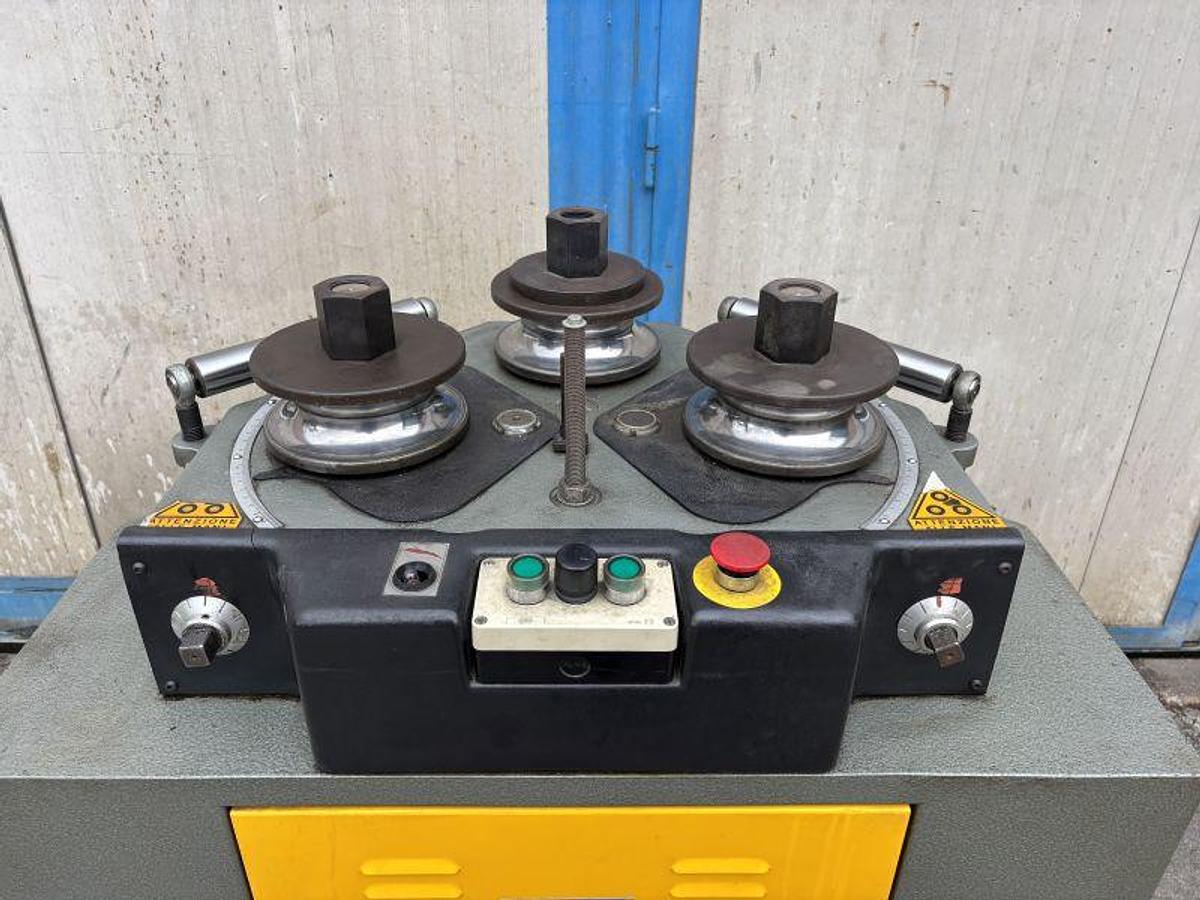 Usato CALANDRA CURVAPROFILI 3C MOD. ARCOLL CR/130 ORIZZONTALE