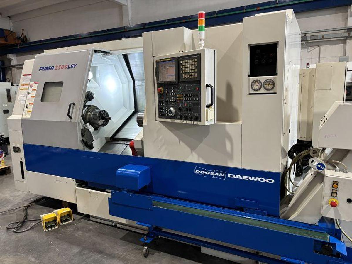 Usato TORNIO DAEWOO PUMA 2500 LSY CNC FANUC SERIES 18i-TB ANNO 2005