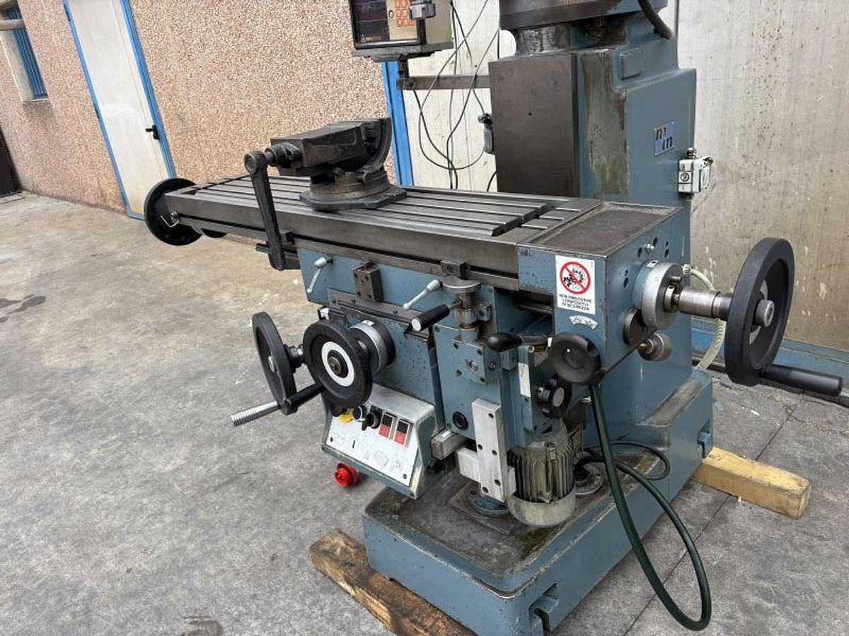 Usato FRESATRICE VISUALIZZATA CON MORSA A TESTA VELOCE VENTUR