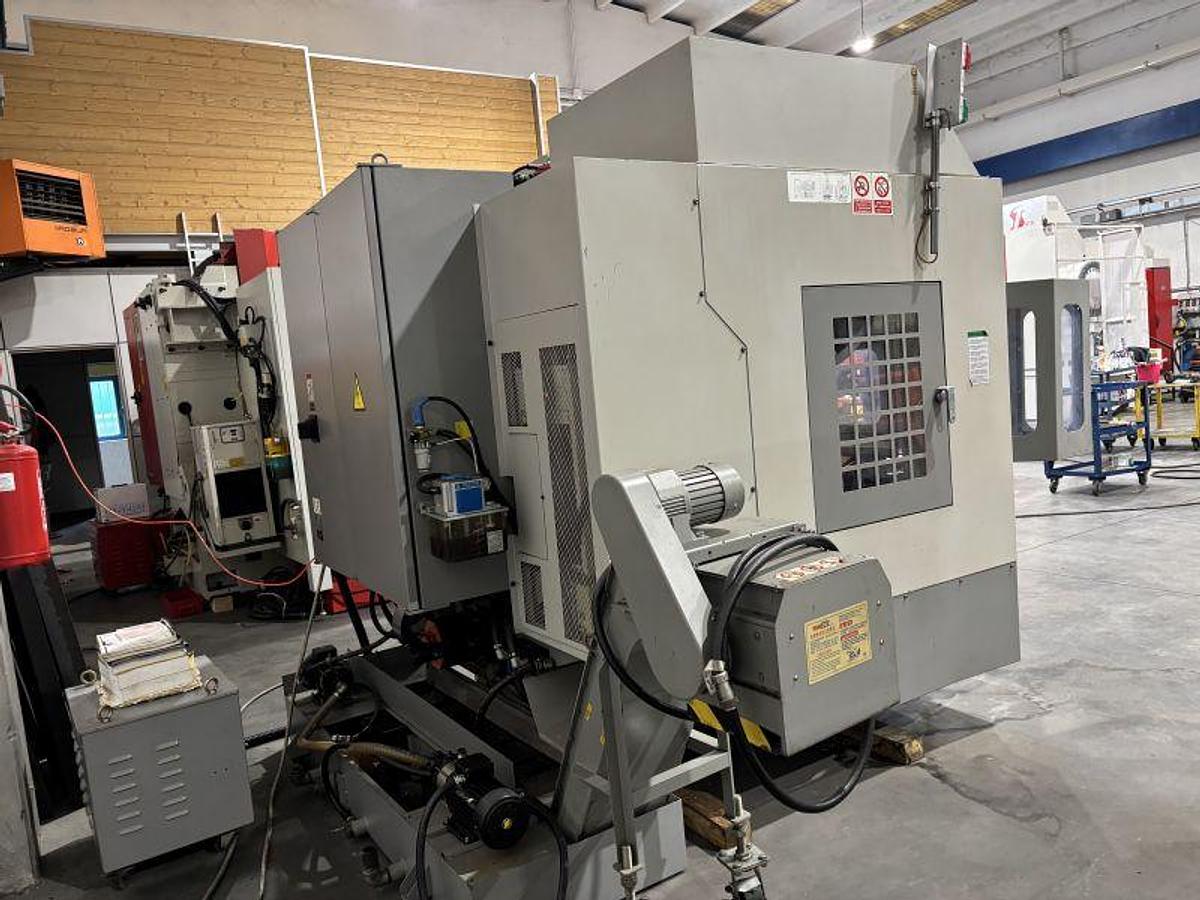 Usato CENTRO DI LAVORO PALLETIZZATO LEADWELL 560 CNC FANUC ANNO 2008