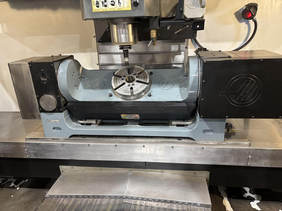 Usato CENTRO DI LAVORO HAAS VF - 3 SS ANNO 2014 / 5 ASSI