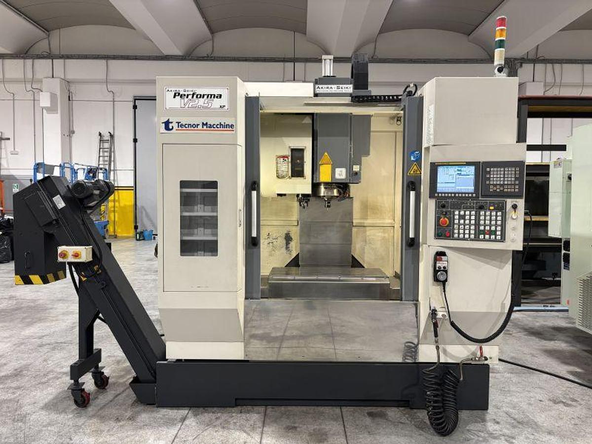 Usato CENTRO DI LAVORO AKIRA SEIKI PERFORMA V2.5 XP ANNO 2014