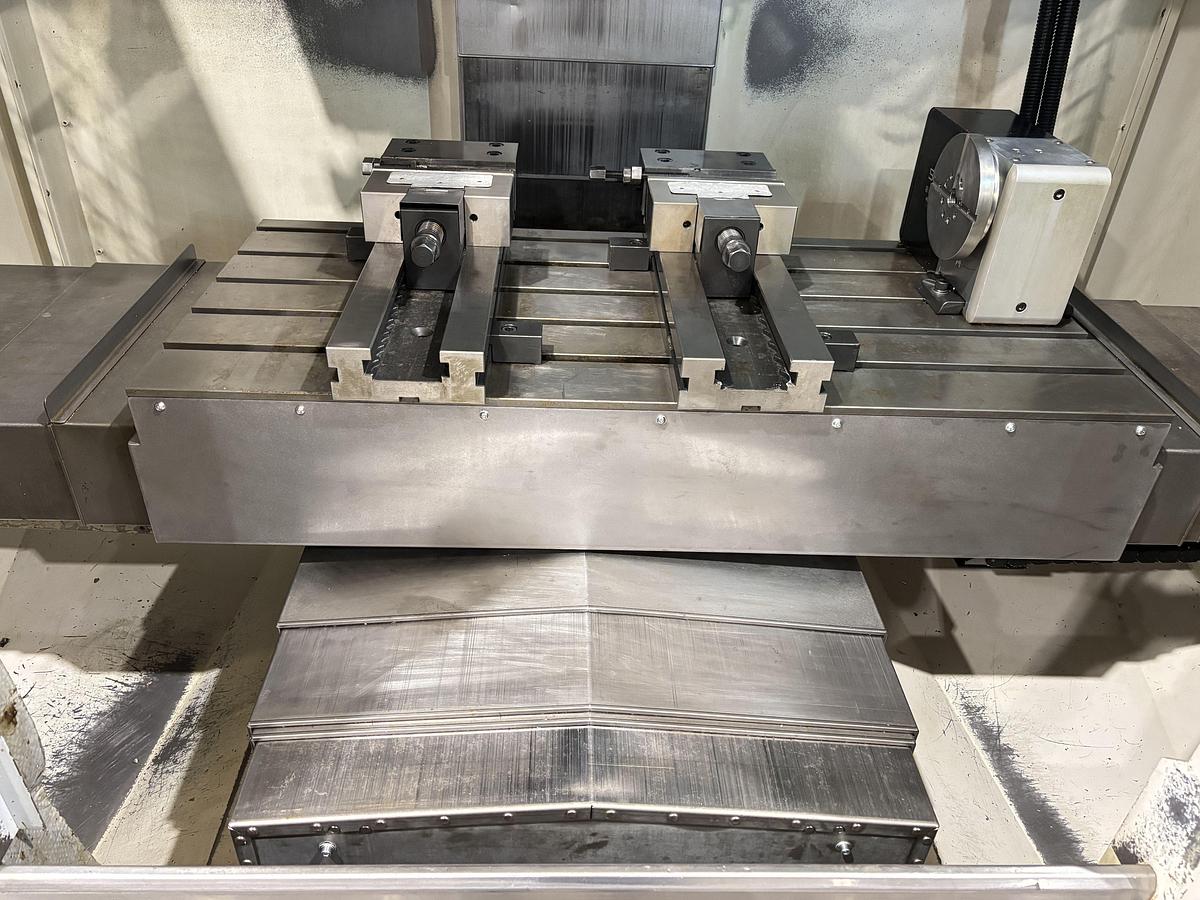 Usato CENTRO DI LAVORO NIKKEI VH 1010 CNC FANUC ANNO 2015