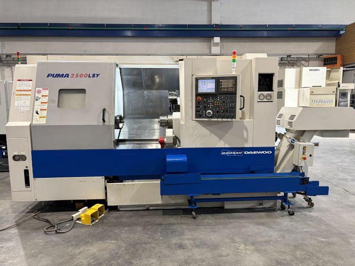 Usato TORNIO DAEWOO PUMA 2500 LSY CNC FANUC SERIES 18i-TB ANNO 2005
