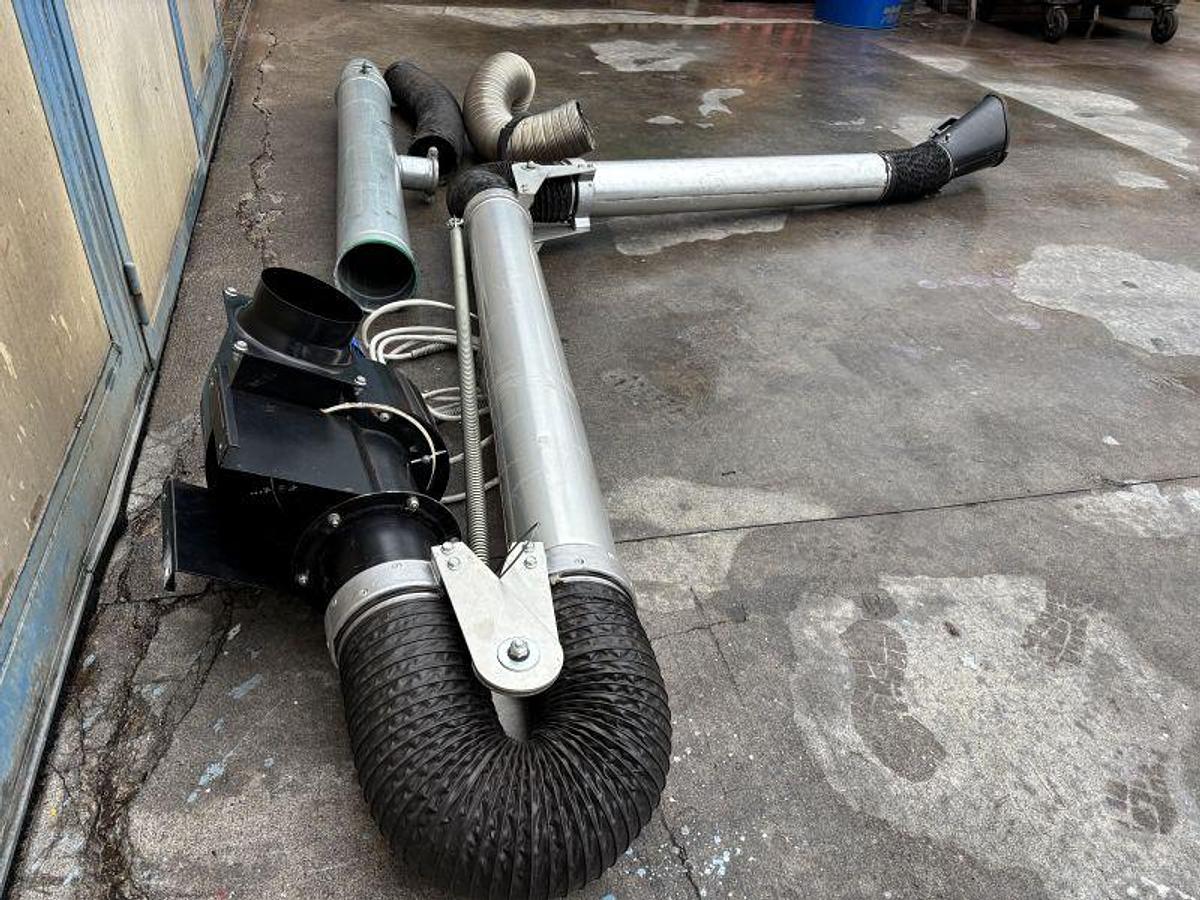 Usato BRACCIO ASPIRANTE DA PARETE CON MOTORE E VENTOLA AERO SERVICE 380 V