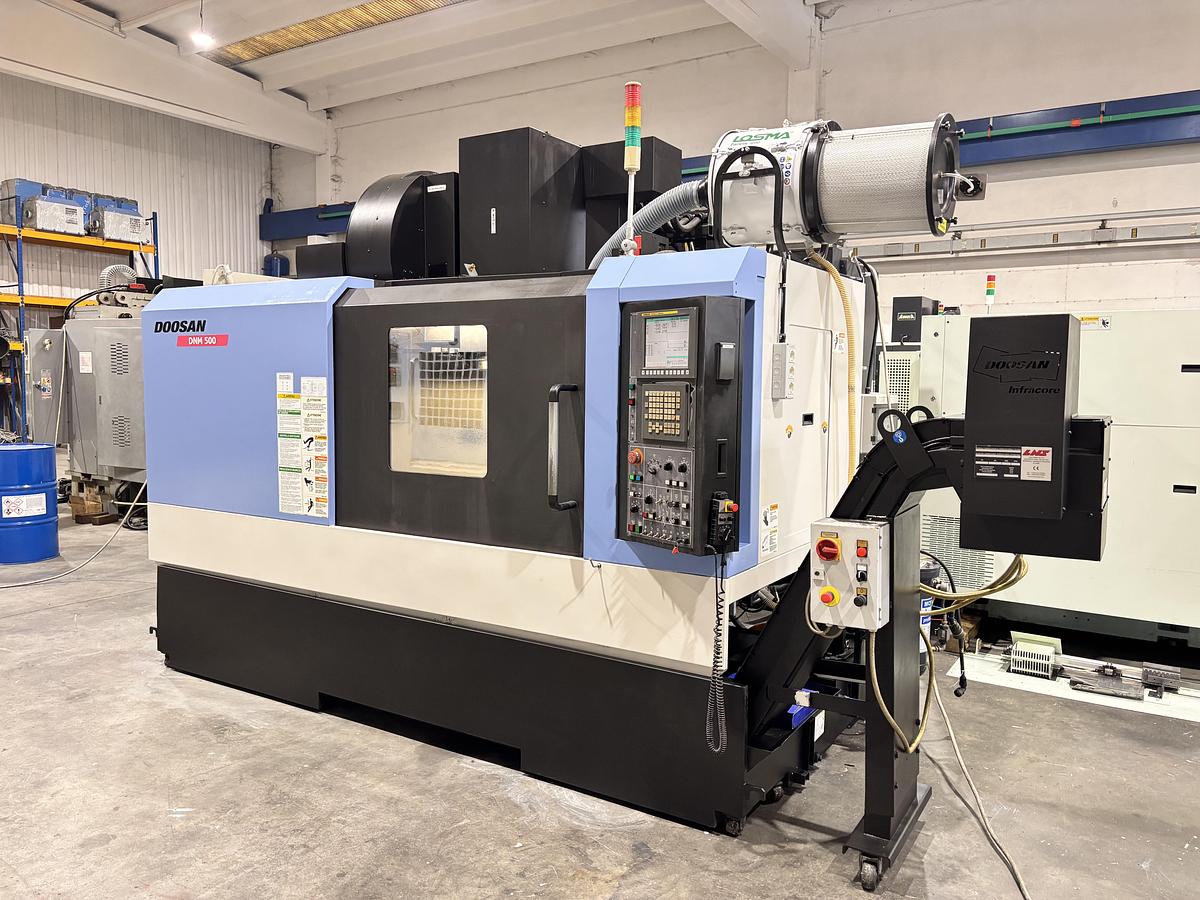 Usato CENTRO DI LAVORO DOOSAN DNM 500 CNC FANUC ANNO 2012
