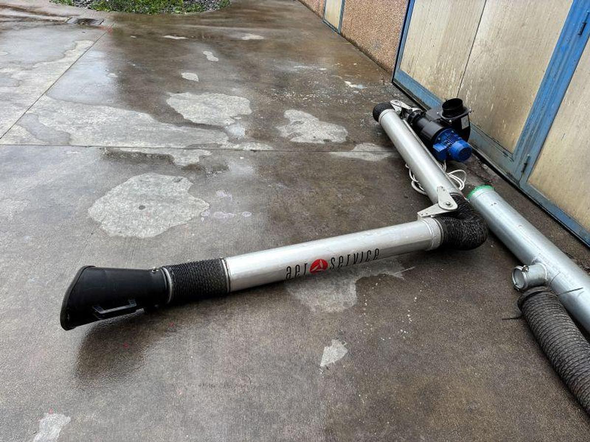 Usato BRACCIO ASPIRANTE DA PARETE CON MOTORE E VENTOLA AERO SERVICE 380 V