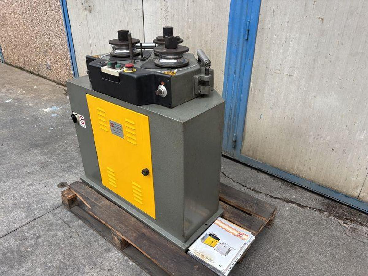 Usato CALANDRA CURVAPROFILI 3C MOD. ARCOLL CR/130 ORIZZONTALE