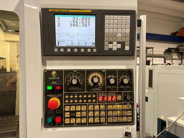 Usato CENTRO DI LAVORO PERFECT JET MCV - M8 CNC FANUC 0i - MC ANNO 2009