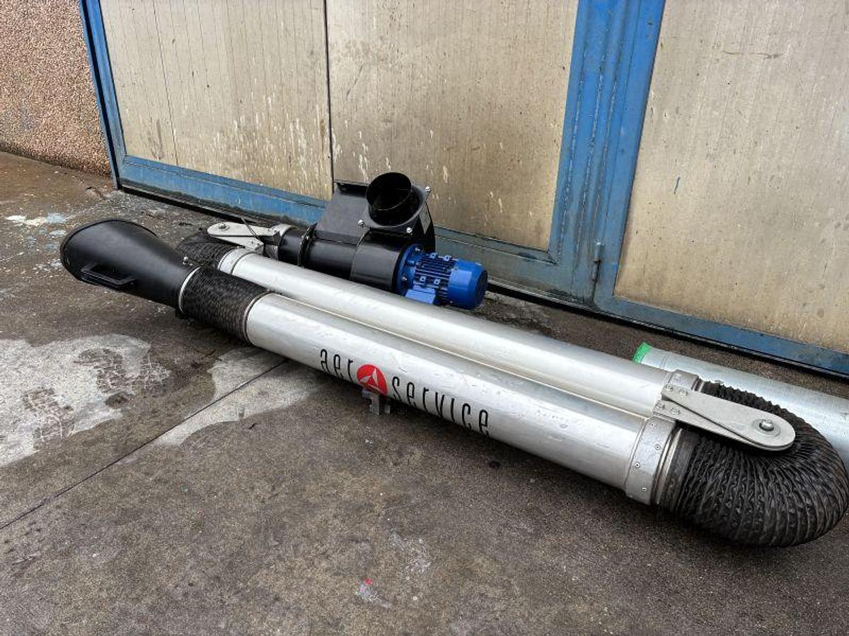 Usato BRACCIO ASPIRANTE DA PARETE CON MOTORE E VENTOLA AERO SERVICE 380 V