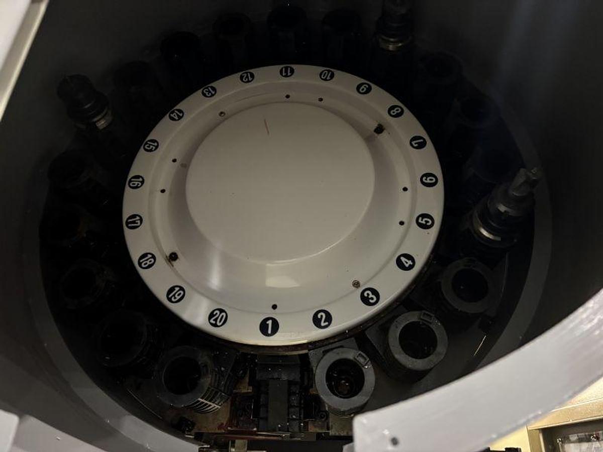 Usato CENTRO DI LAVORO PALLETIZZATO LEADWELL 560 CNC FANUC ANNO 2008