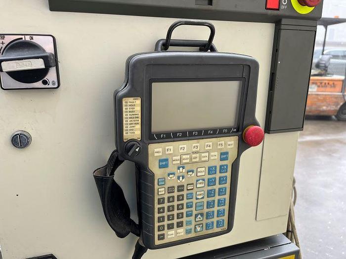 Usato ROBOT FANUC ARC MATE 120i - 6 ASSI