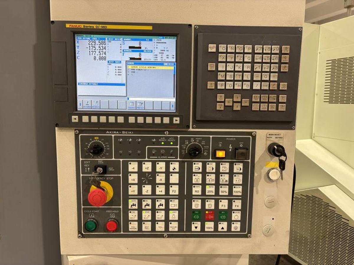 Usato CENTRO DI LAVORO AKIRA SEIKI PERFORMA V2.5 XP ANNO 2014