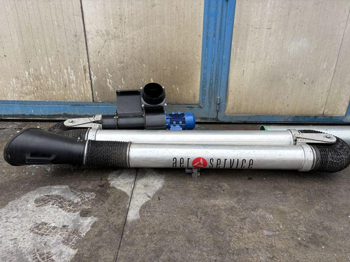 Usato BRACCIO ASPIRANTE DA PARETE CON MOTORE E VENTOLA AERO SERVICE 380 V