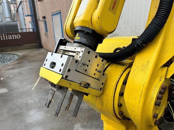 Usato ROBOT FANUC ARC MATE 120i - 6 ASSI