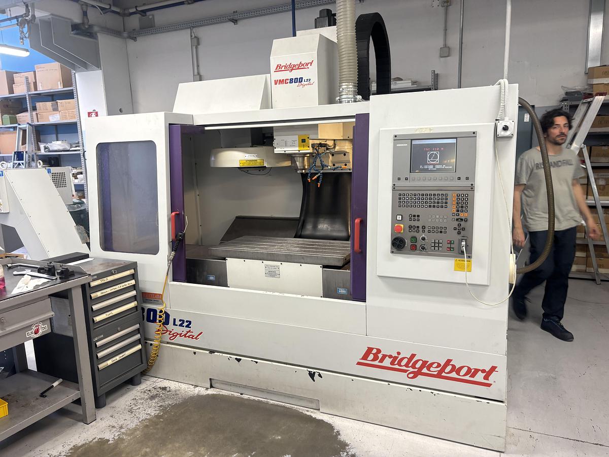 Usato CENTRO DI LAVORO BRIDGERPORT VMC 800 L22 DIGITAL