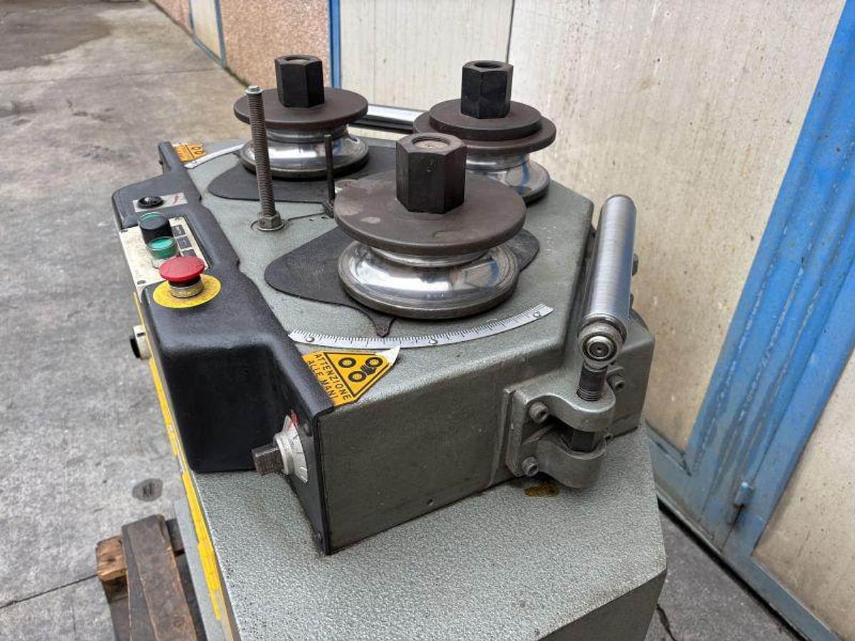 Usato CALANDRA CURVAPROFILI 3C MOD. ARCOLL CR/130 ORIZZONTALE