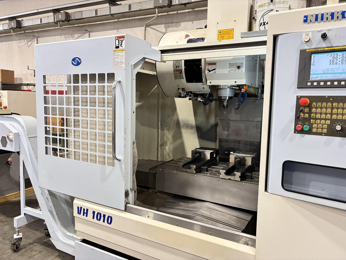 Usato CENTRO DI LAVORO NIKKEI VH 1010 CNC FANUC ANNO 2015
