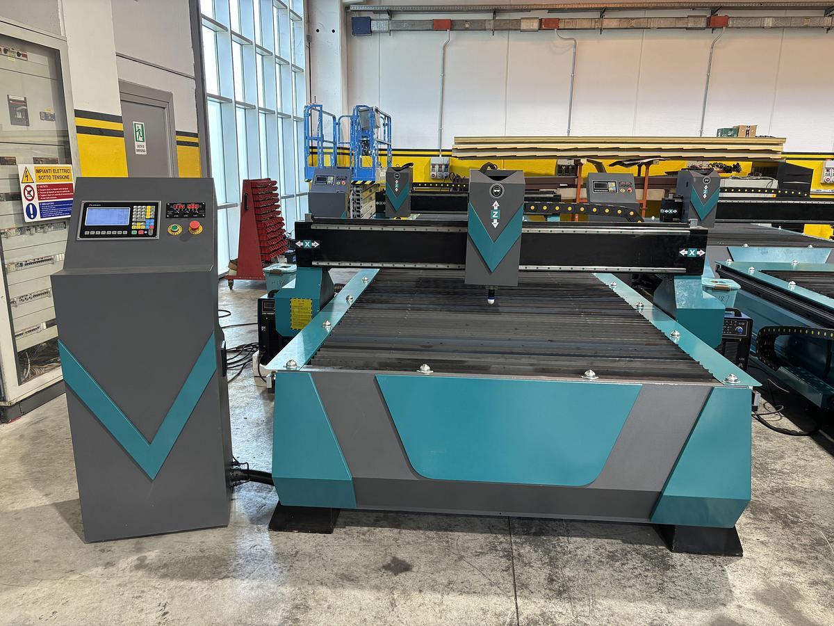 Usato TAGLIO PLASMA STARTFIRE  3.000 mm x 1.500 mm GENERATORE 120 A.