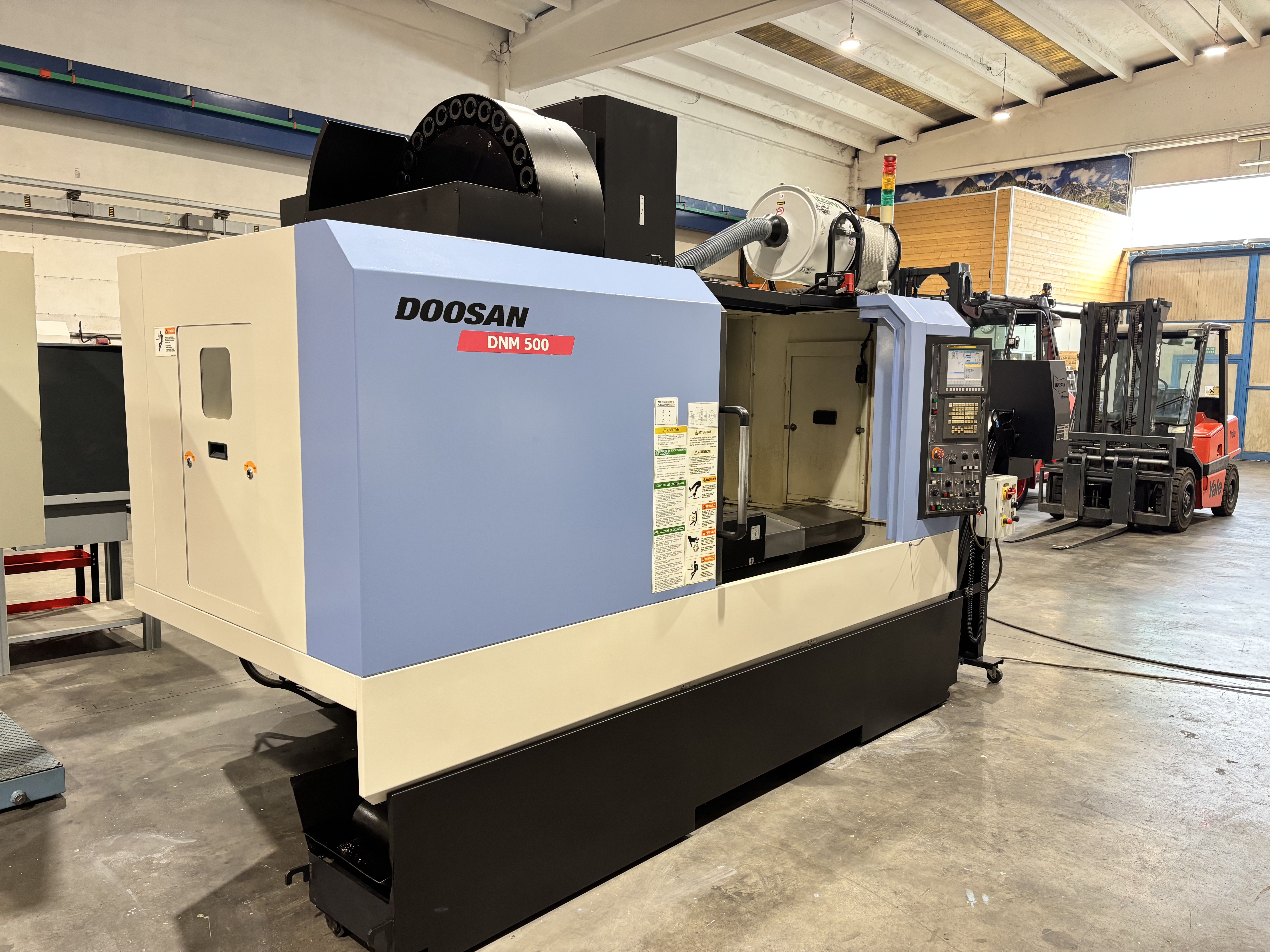 Usato CENTRO DI LAVORO DOOSAN DNM 500 CNC FANUC ANNO 2012