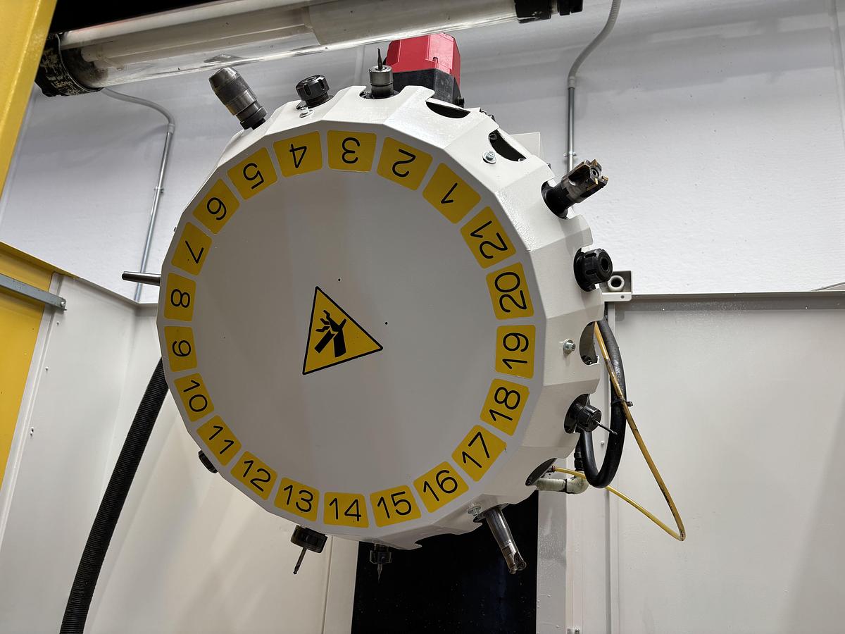Usato CENTRO DI LAVORO FANUC ROBODRILL / ALPHA - T21 i E L