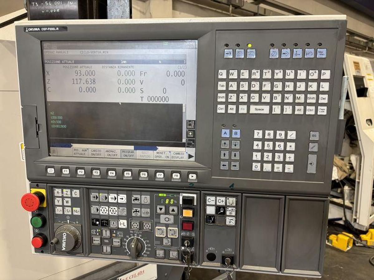 Usato TORNIO OKUMA GENOS L300E - MOTORIZZATO ANNO 2012.