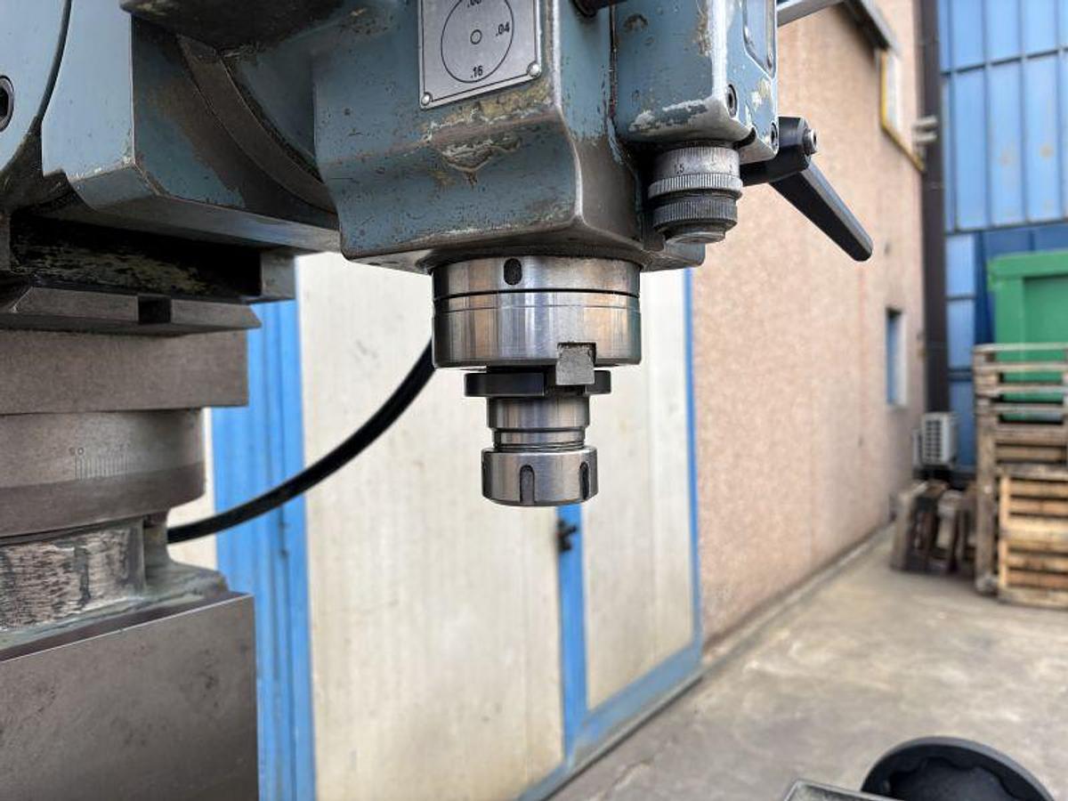 Usato FRESATRICE VISUALIZZATA CON MORSA A TESTA VELOCE VENTUR