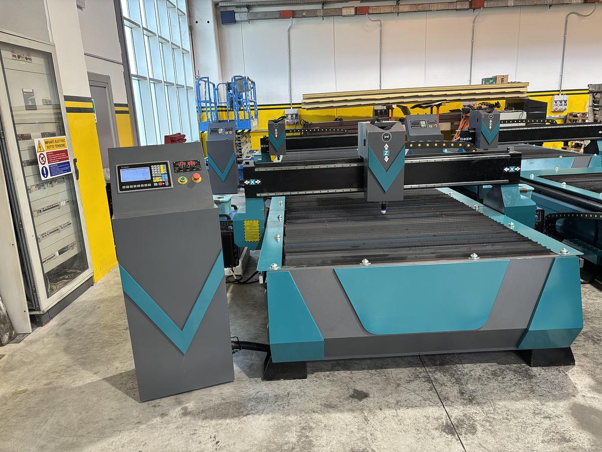 Usato TAGLIO PLASMA STARTFIRE  3.000 mm x 1.500 mm GENERATORE 120 A.