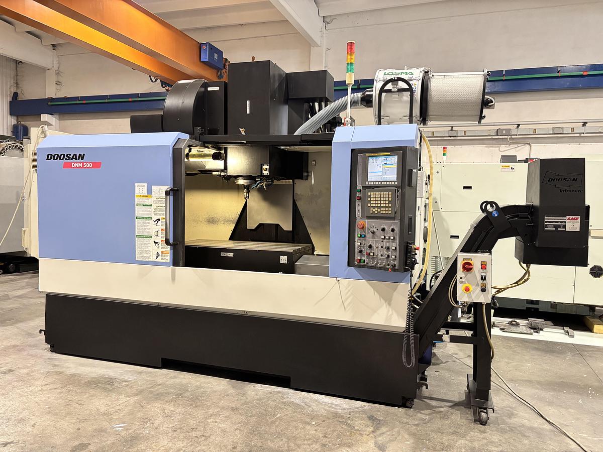 Usato CENTRO DI LAVORO DOOSAN DNM 500 CNC FANUC ANNO 2012