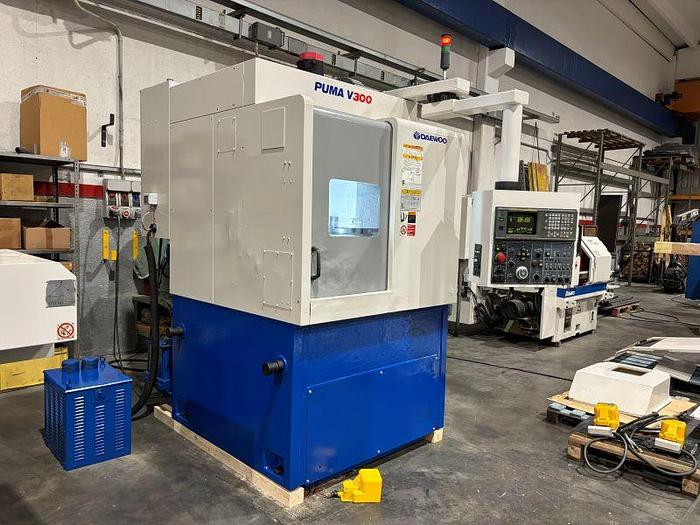 Used TORNIO VERTICALE DAEWOO V - 300 CNC FANUC 18 - T ANNO 2001