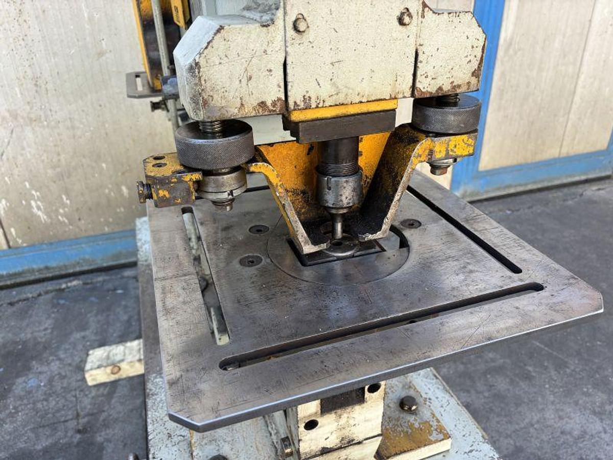 Usato PUNZONATRICE FICEP 604 N ACCESSORIATA