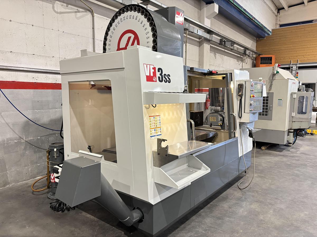 Usato CENTRO DI LAVORO HAAS VF - 3 SS ANNO 2014 / 5 ASSI