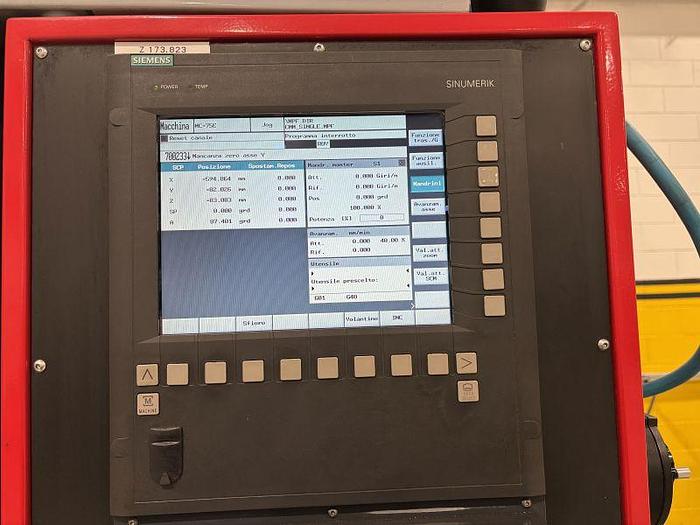 Usato CENTRO DI LAVORO FAMUP MC 75 - 50 CON 4° ASSE SCOTTI ANNO 2012