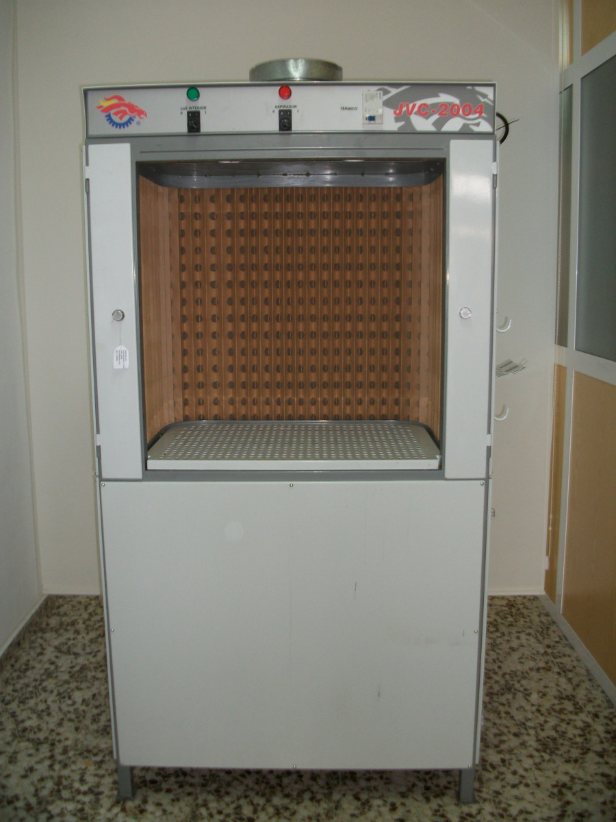 Used SPRAY BOOTH SHOE MACHINE