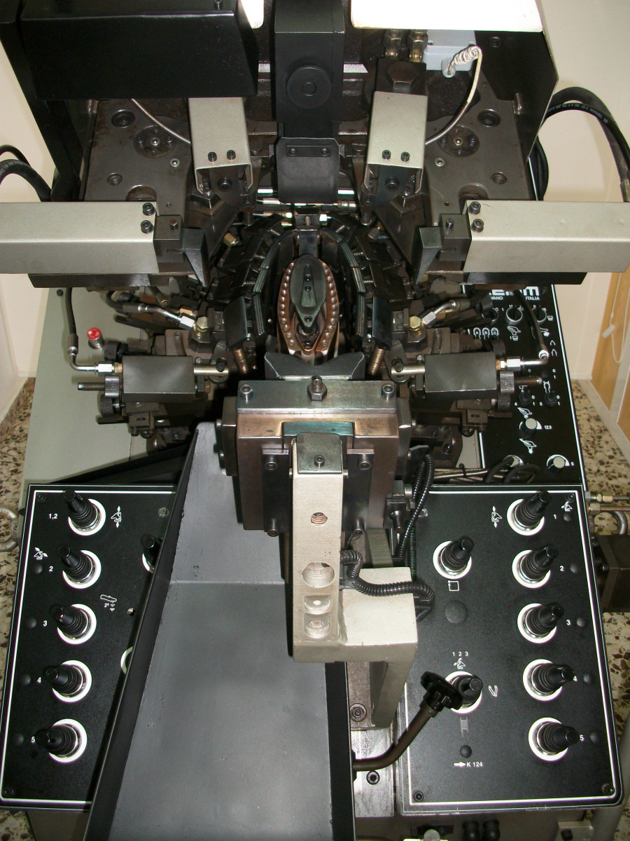 Usado MAQUINA MONTAR PUNTAS, MARCA CERIM, MODELO K73E, REF. MQ6522