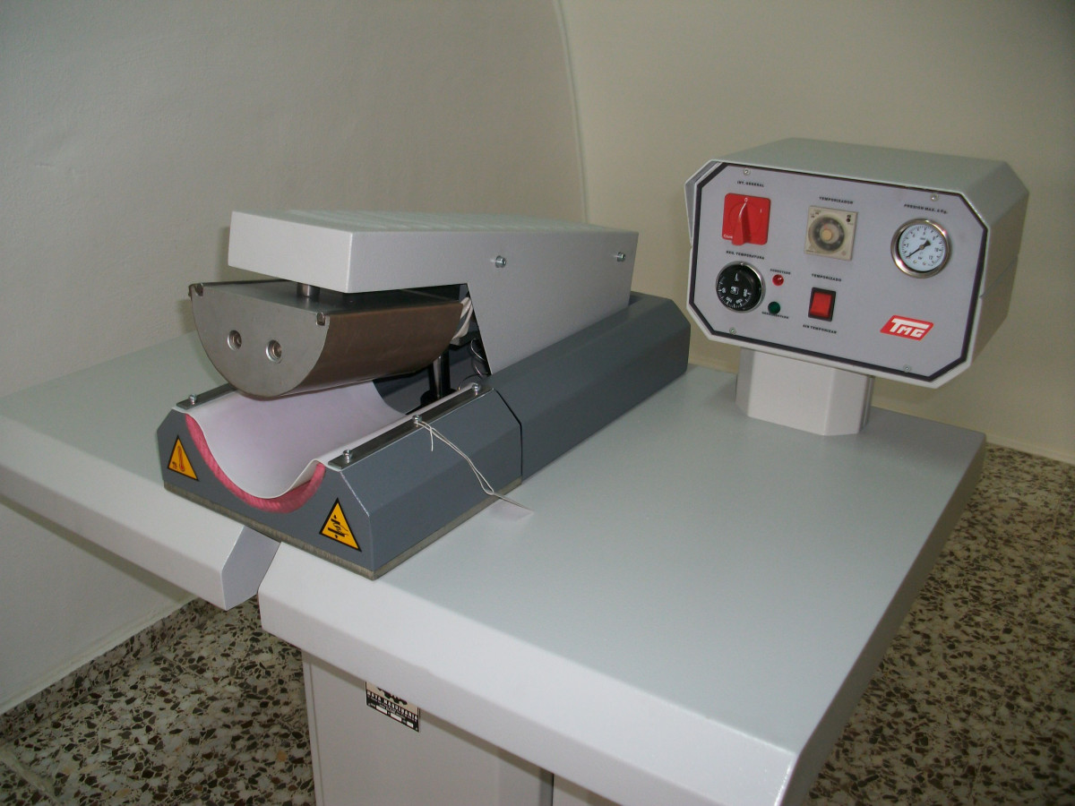 Used TOE PUFF ATTACHING MACHINE